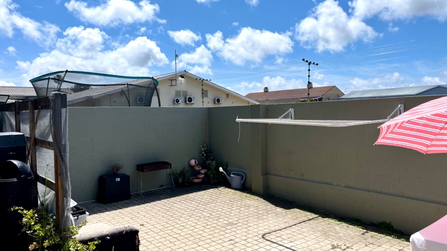 2 Bedroom Property for Sale in Heiderand Western Cape